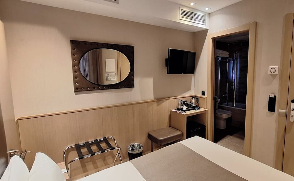 Gran Hotel Barcino — Hotel rooms in Barcelona, Catalonia