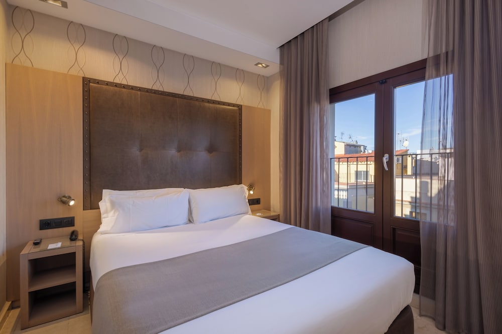 Gran Hotel Barcino — Hotel rooms in Barcelona, Catalonia