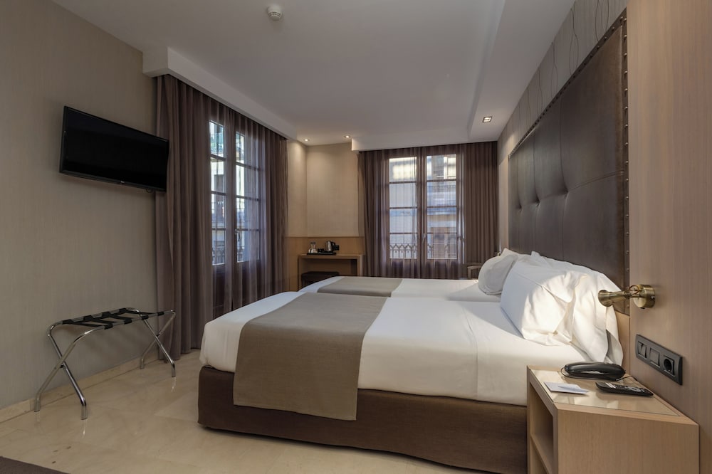 Gran Hotel Barcino — Hotel rooms in Barcelona, Catalonia