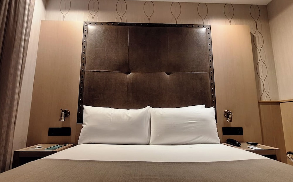Gran Hotel Barcino — Hotel rooms in Barcelona, Catalonia