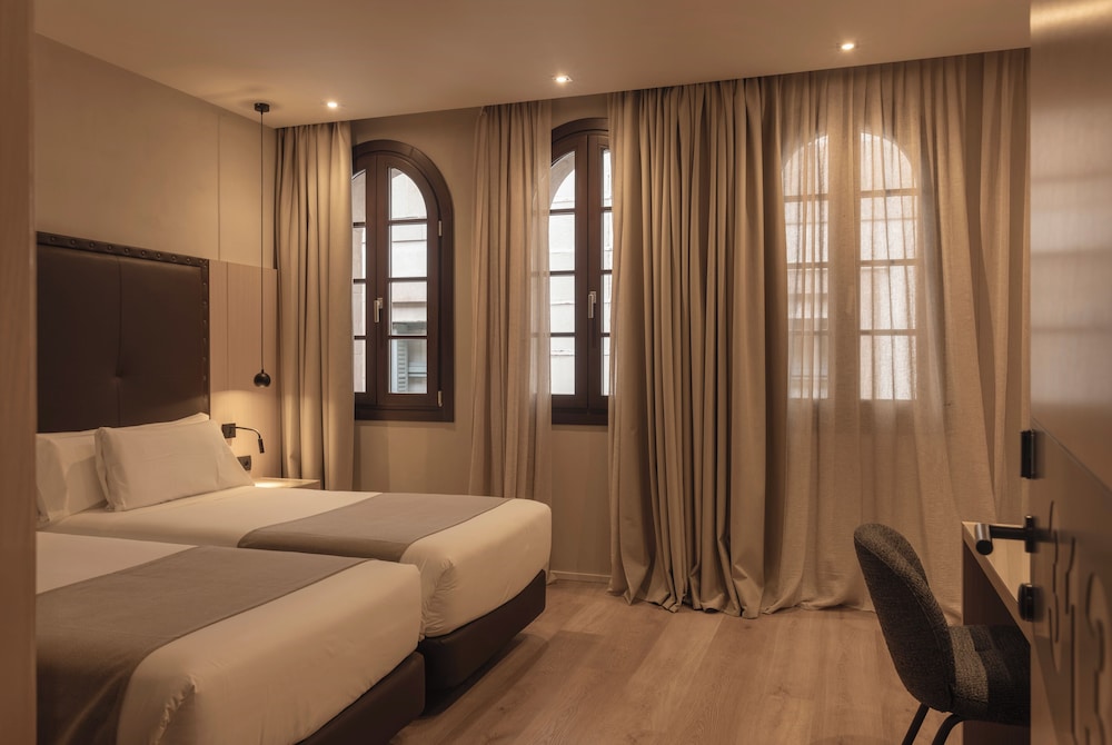 Gran Hotel Barcino — Hotel rooms in Barcelona, Catalonia