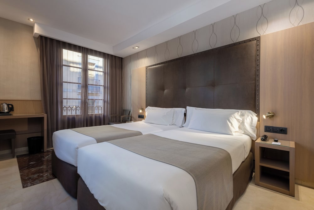 Gran Hotel Barcino — Hotel rooms in Barcelona, Catalonia