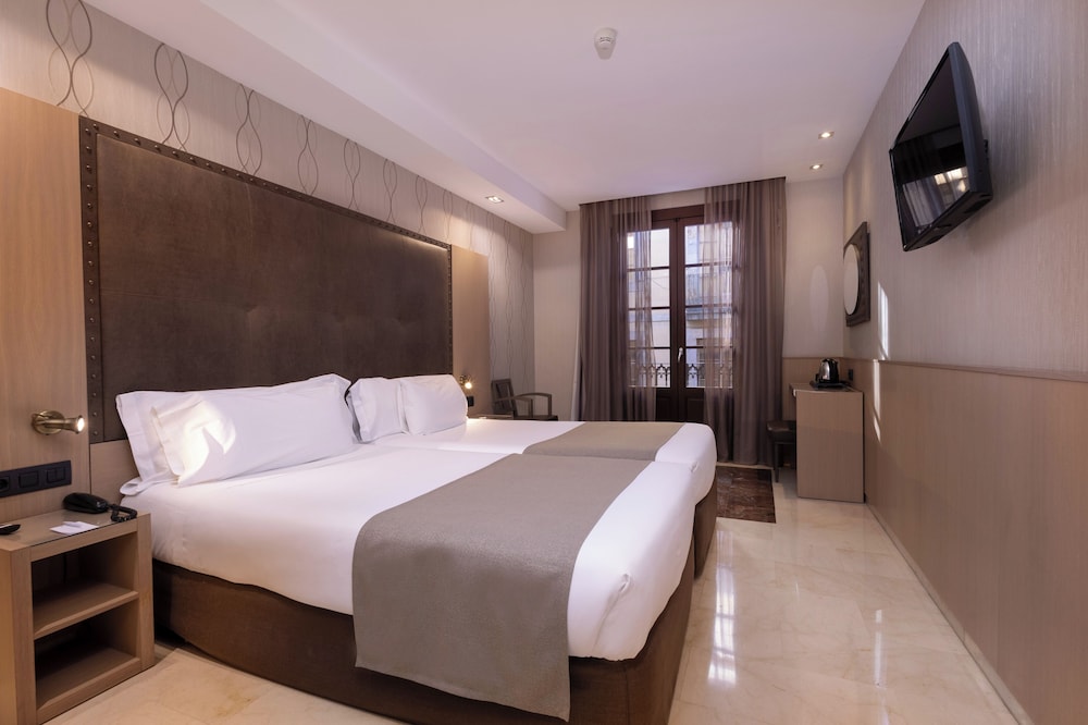 Gran Hotel Barcino — Hotel rooms in Barcelona, Catalonia