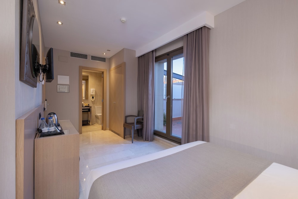 Gran Hotel Barcino — Hotel rooms in Barcelona, Catalonia