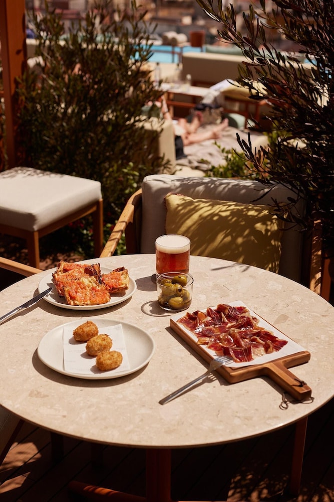 Grand Hotel Central — Restaurant & bars in Barcelona, Catalonia