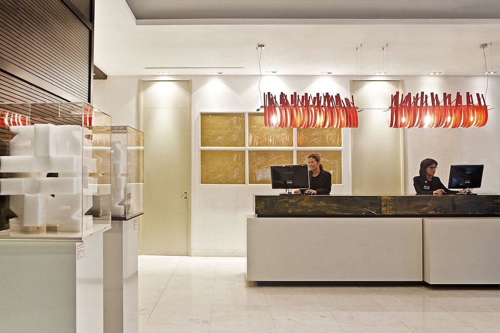 Grupotel Gran Vía 678 — Hotel building in Barcelona, Catalonia