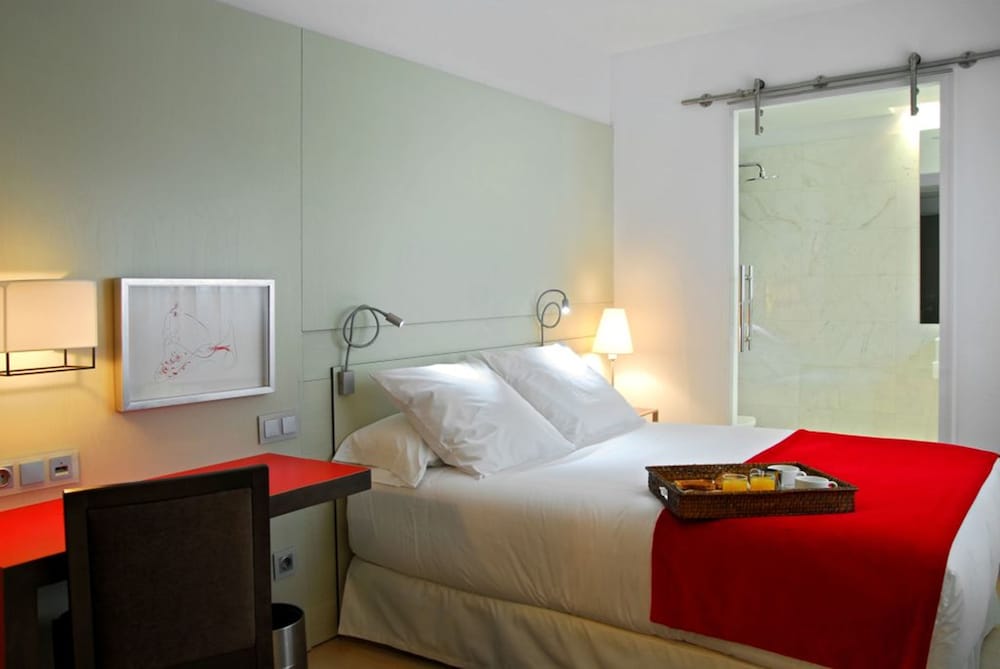 Grupotel Gran Vía 678 — Hotel rooms in Barcelona, Catalonia