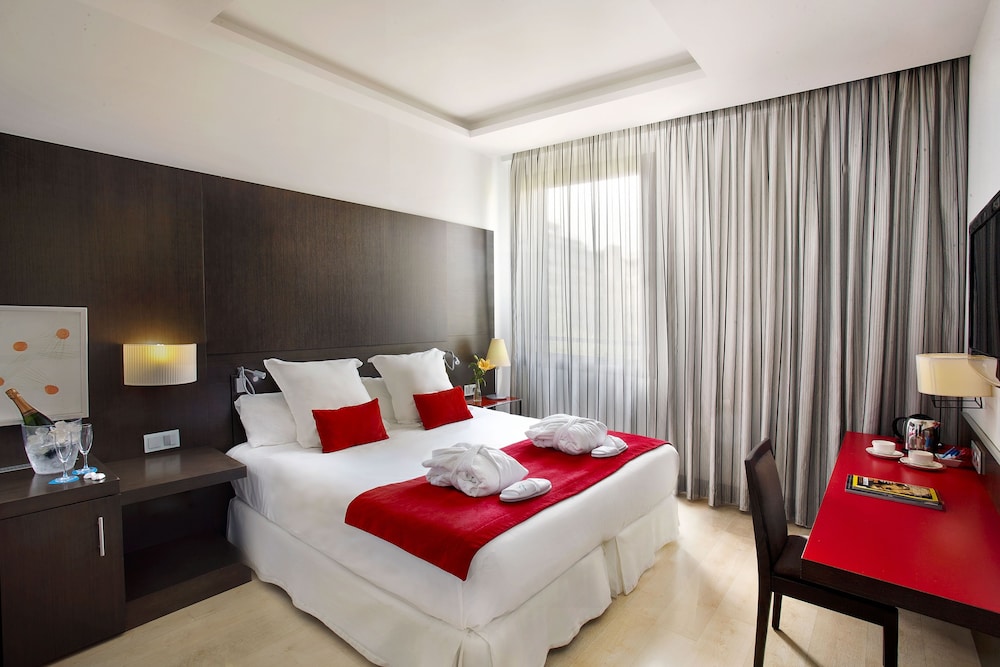 Grupotel Gran Vía 678 — Hotel rooms in Barcelona, Catalonia