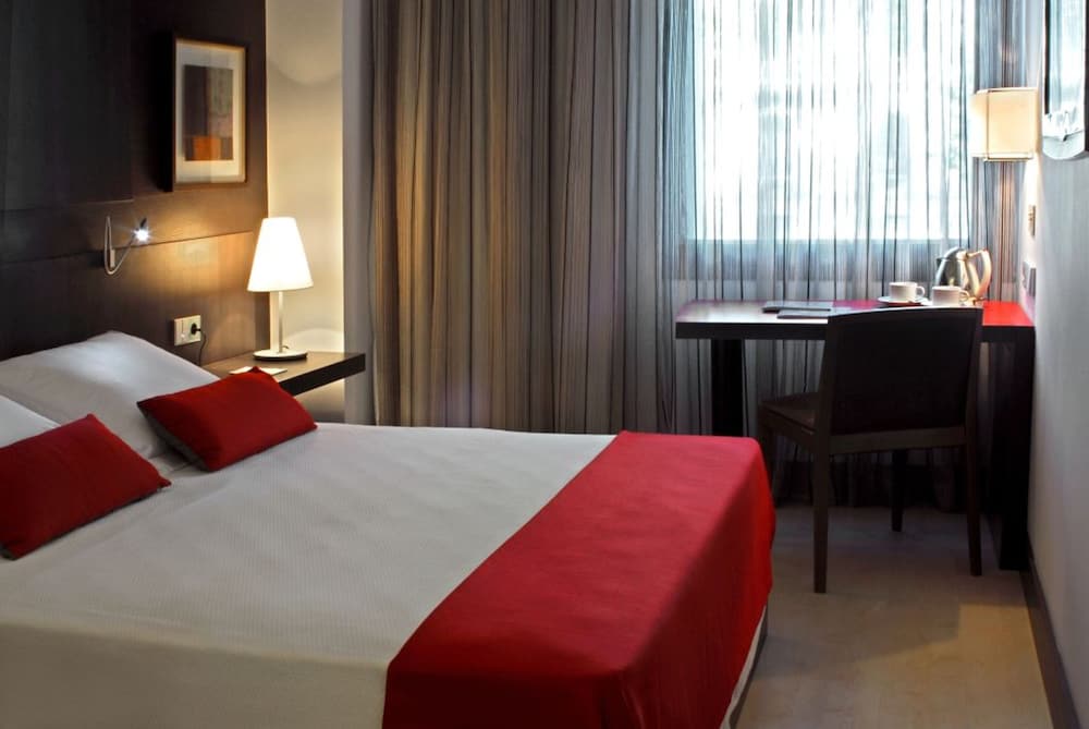 Grupotel Gran Vía 678 — Hotel rooms in Barcelona, Catalonia