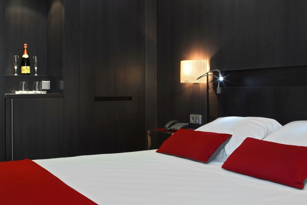 Grupotel Gran Vía 678 — Hotel rooms in Barcelona, Catalonia