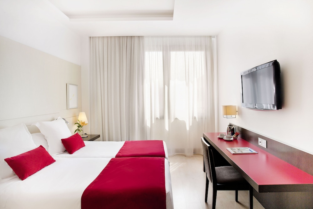 Grupotel Gran Vía 678 — Hotel rooms in Barcelona, Catalonia