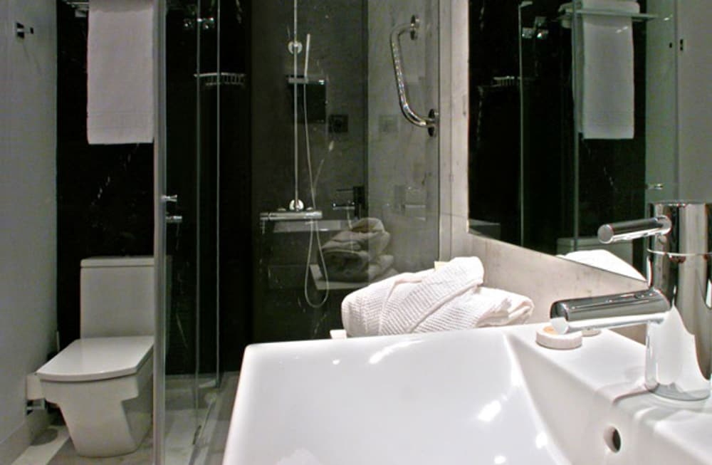 Grupotel Gran Vía 678 — Hotel rooms in Barcelona, Catalonia