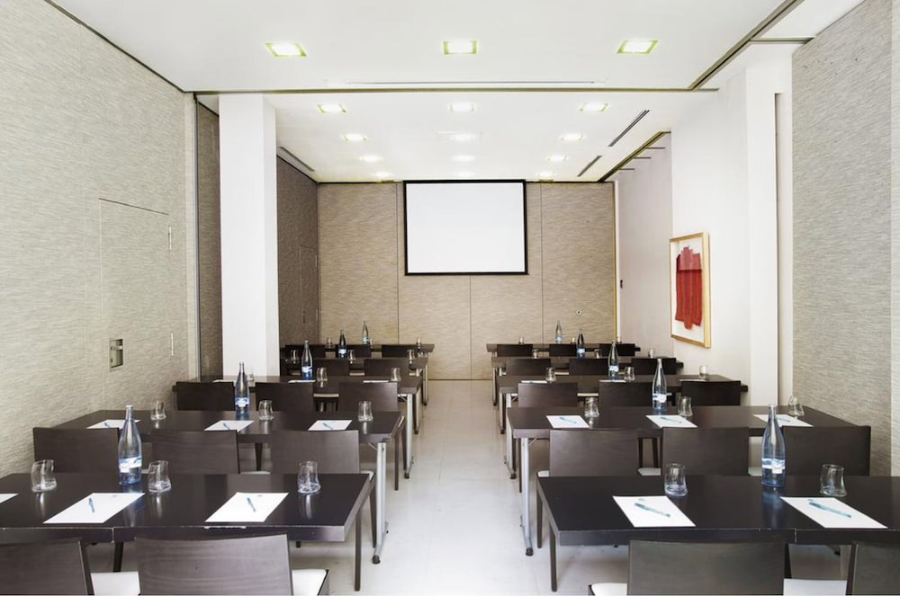 Grupotel Gran Vía 678 — Hotel building in Barcelona, Catalonia