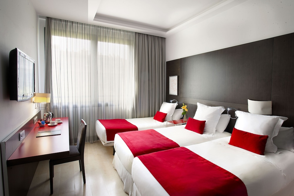 Grupotel Gran Vía 678 — Hotel rooms in Barcelona, Catalonia