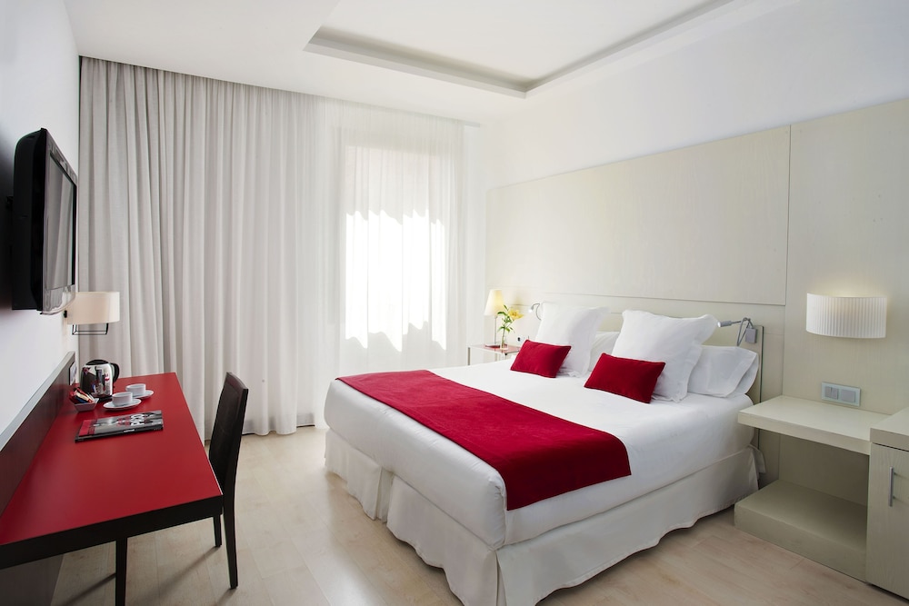Grupotel Gran Vía 678 — Hotel rooms in Barcelona, Catalonia