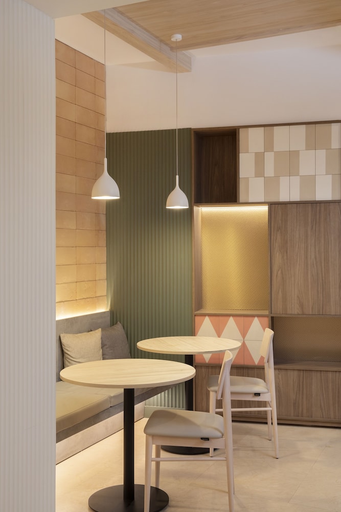 Grupotel Gravina — Restaurant & bars in Barcelona, Catalonia