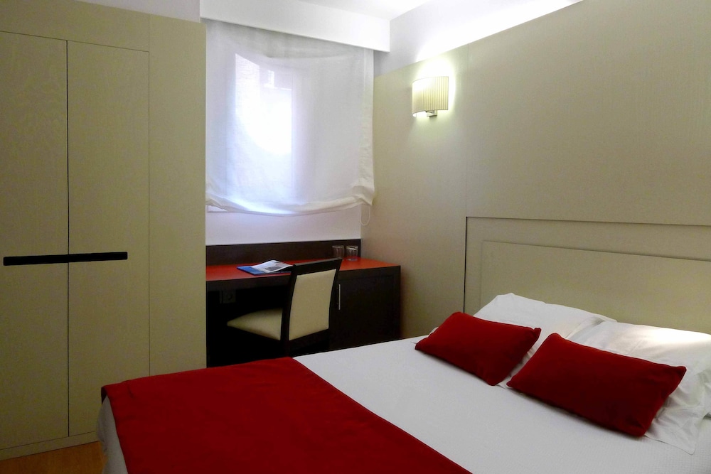Grupotel Gravina — Hotel rooms in Barcelona, Catalonia