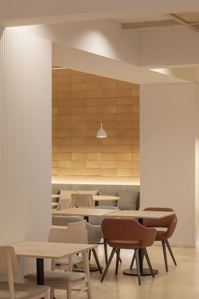 Grupotel Gravina — Restaurant & bars in Barcelona, Catalonia