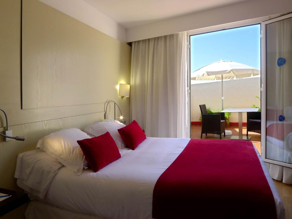 Grupotel Gravina — Hotel rooms in Barcelona, Catalonia