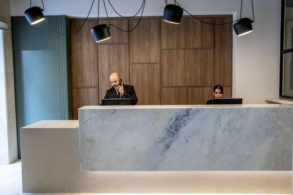 Grupotel Gravina — Hotel building in Barcelona, Catalonia