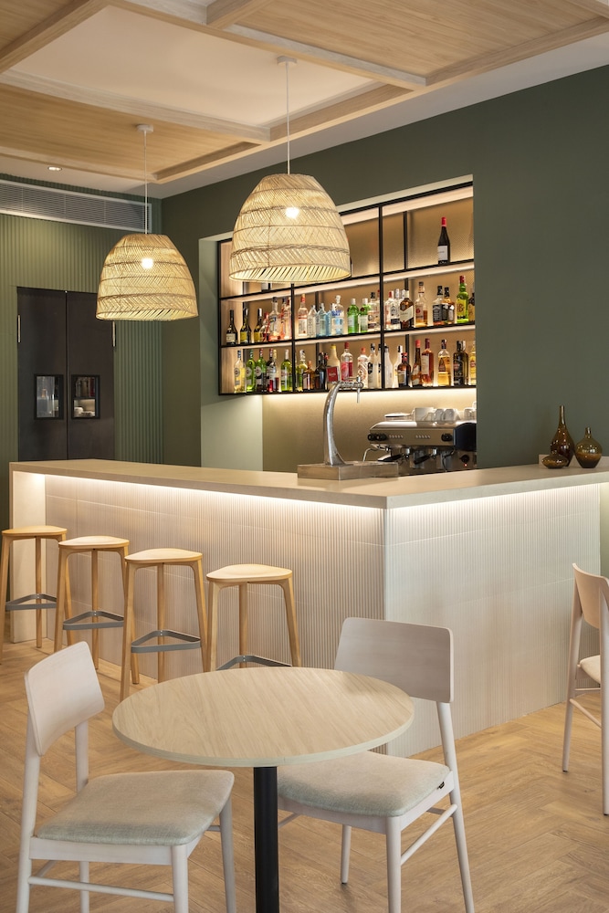 Grupotel Gravina — Restaurant & bars in Barcelona, Catalonia