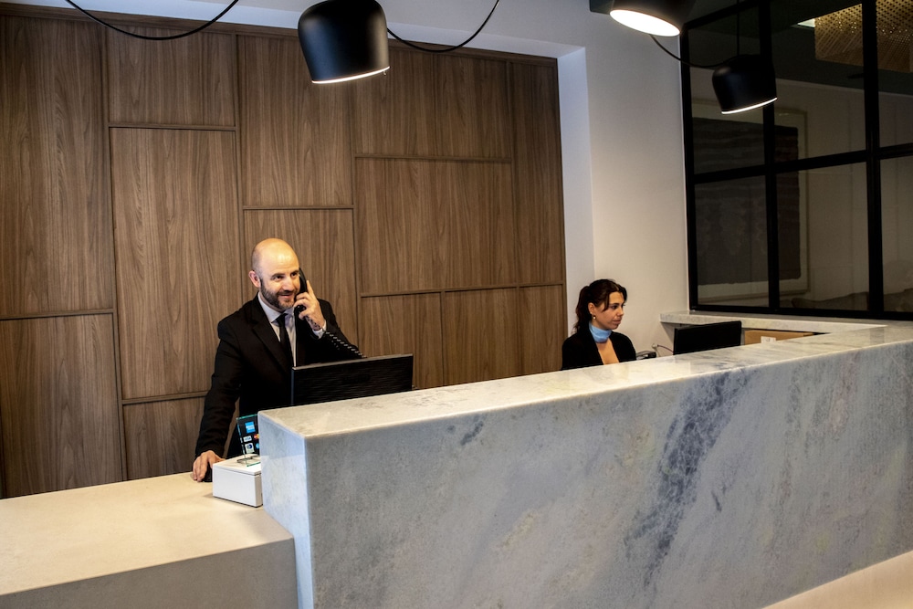 Grupotel Gravina — Hotel building in Barcelona, Catalonia