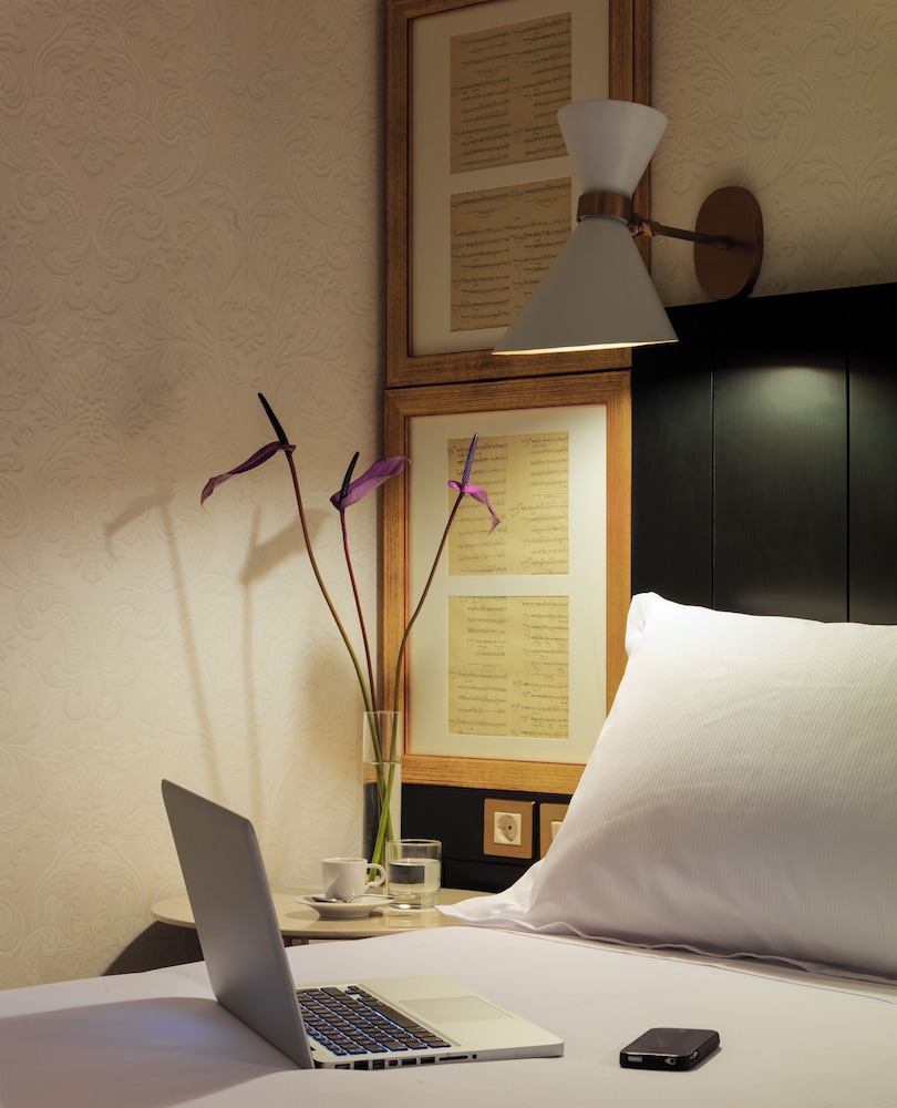 H10 Catalunya Plaza Boutique Hotel — Hotel rooms in Barcelona, Catalonia