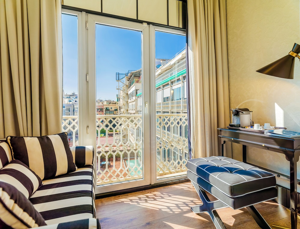 H10 Catalunya Plaza Boutique Hotel — Hotel rooms in Barcelona, Catalonia