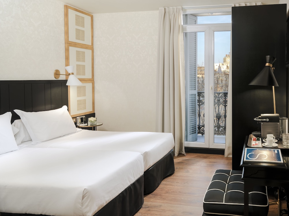 H10 Catalunya Plaza Boutique Hotel — Hotel rooms in Barcelona, Catalonia