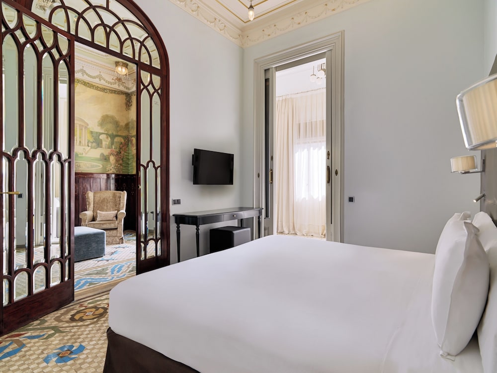 H10 Catalunya Plaza Boutique Hotel — Hotel rooms in Barcelona, Catalonia