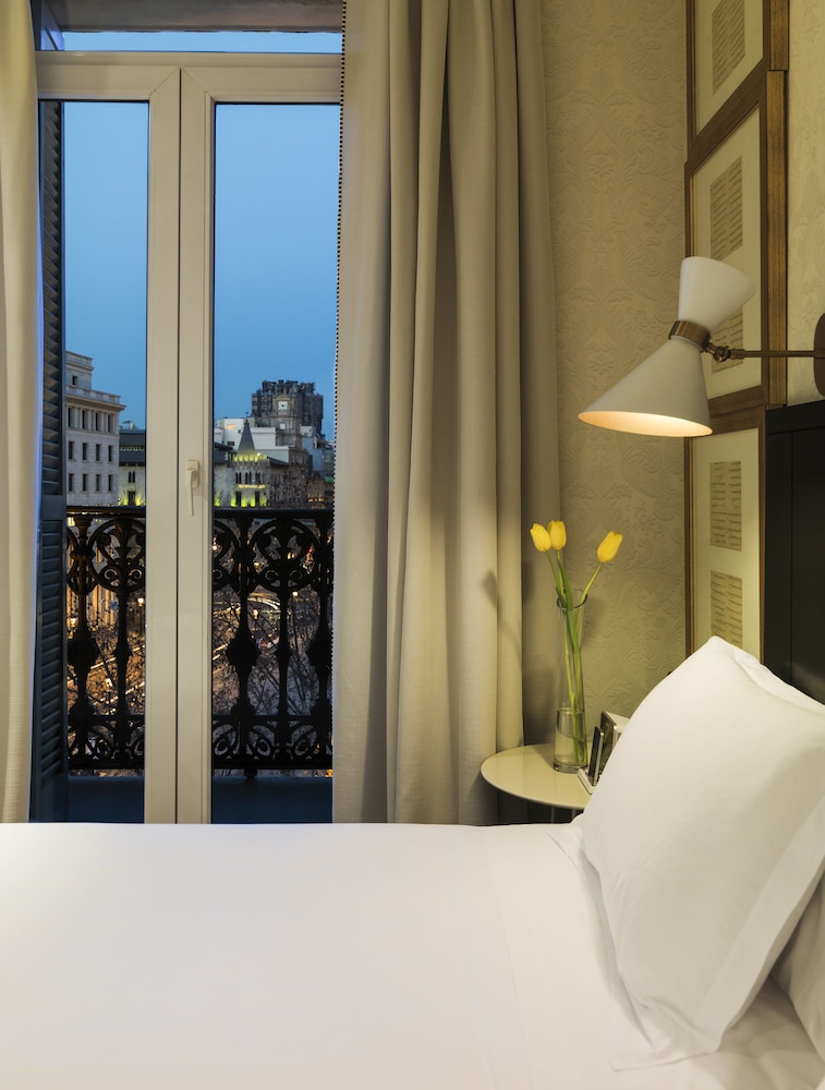 H10 Catalunya Plaza Boutique Hotel — Hotel rooms in Barcelona, Catalonia