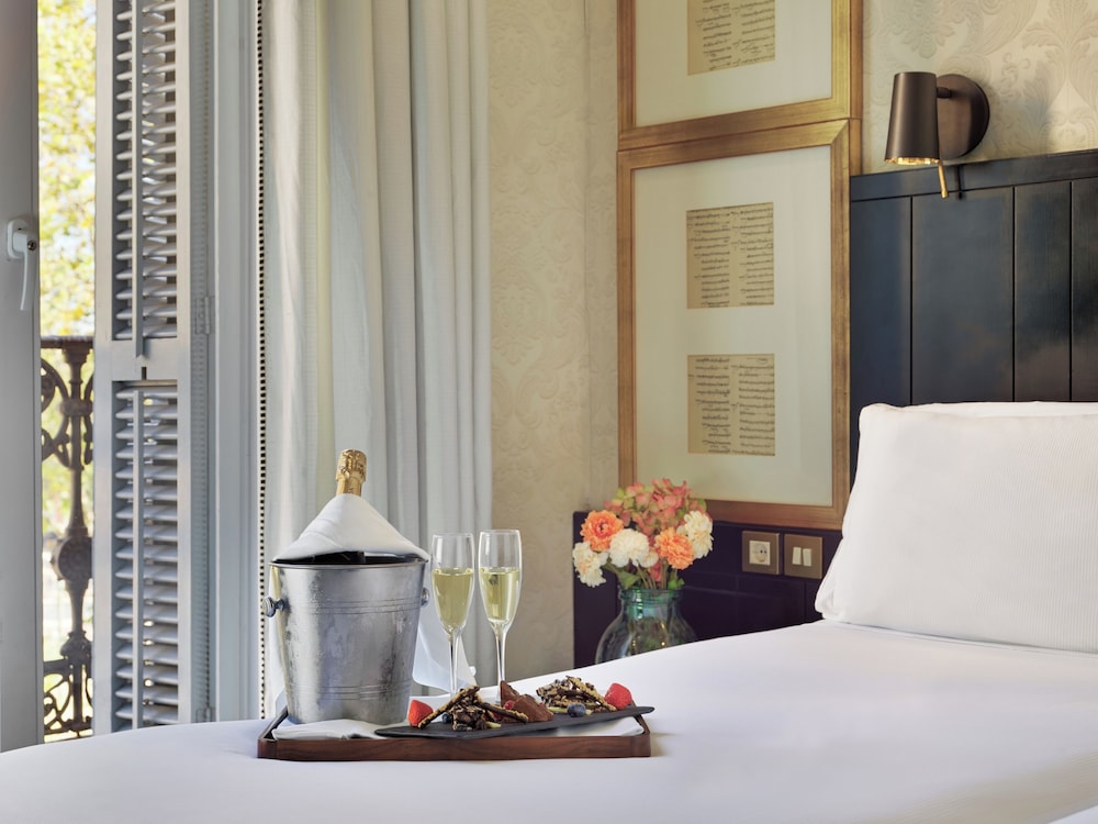 H10 Catalunya Plaza Boutique Hotel — Hotel rooms in Barcelona, Catalonia