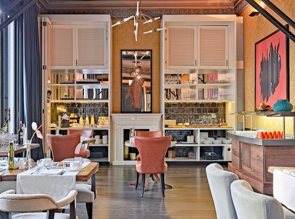 H10 Catalunya Plaza Boutique Hotel — Restaurant & bars in Barcelona, Catalonia