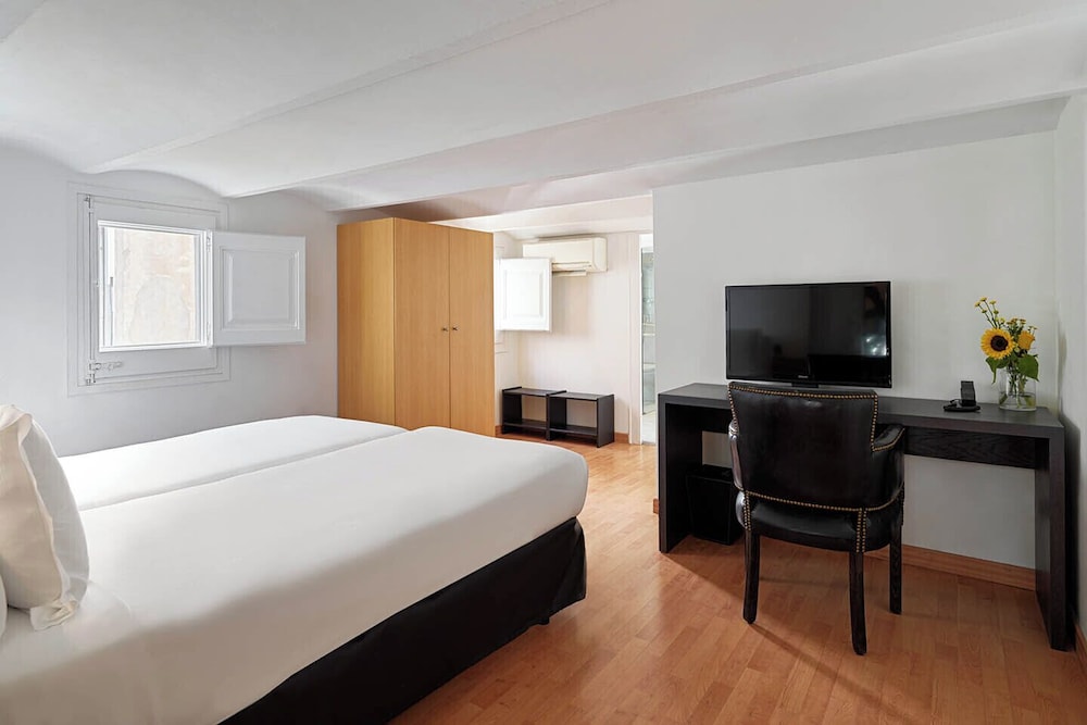 H10 Catalunya Plaza Boutique Hotel — Hotel rooms in Barcelona, Catalonia