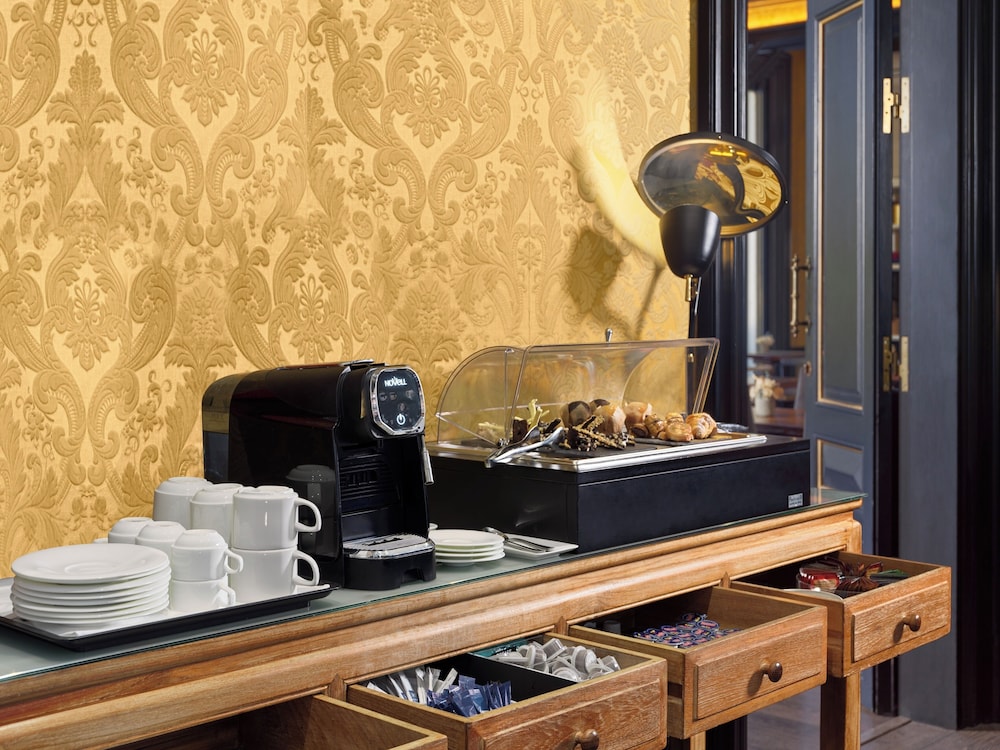 H10 Catalunya Plaza Boutique Hotel — Restaurant & bars in Barcelona, Catalonia
