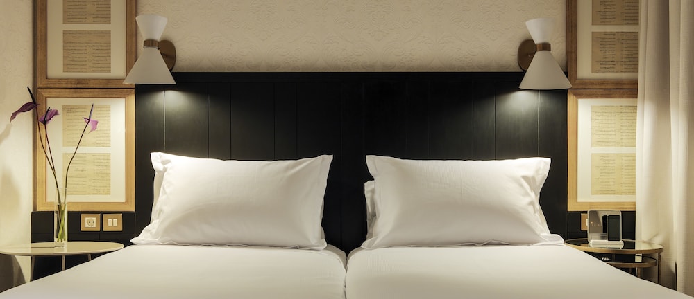 H10 Catalunya Plaza Boutique Hotel — Hotel rooms in Barcelona, Catalonia