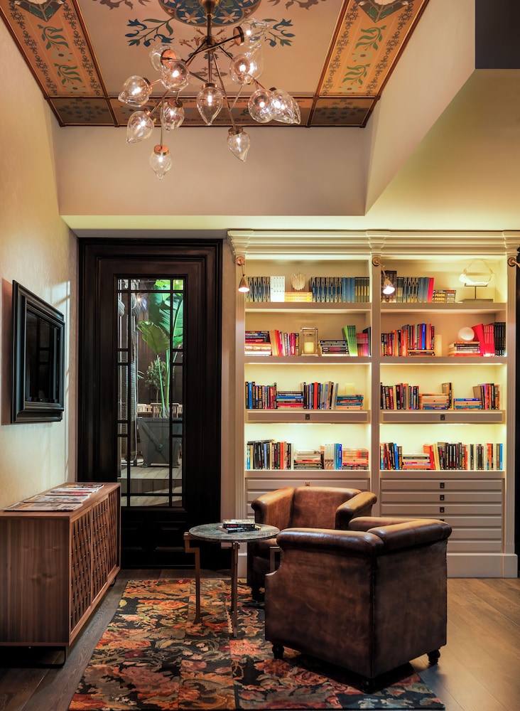 H10 Catalunya Plaza Boutique Hotel — Hotel building in Barcelona, Catalonia