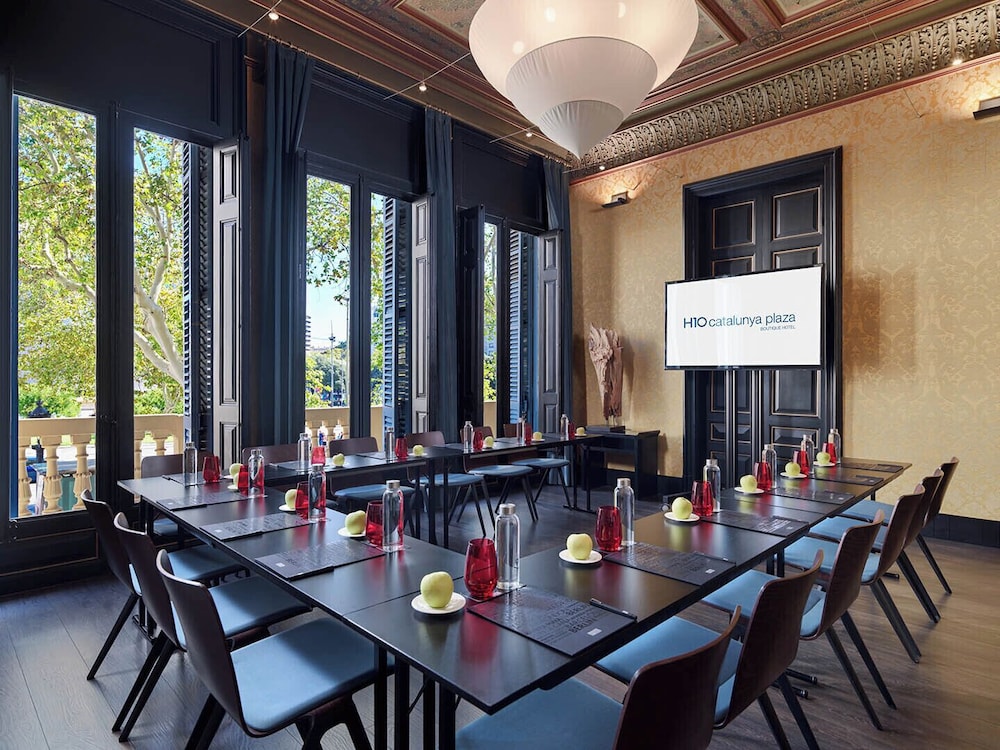 H10 Catalunya Plaza Boutique Hotel — Restaurant & bars in Barcelona, Catalonia