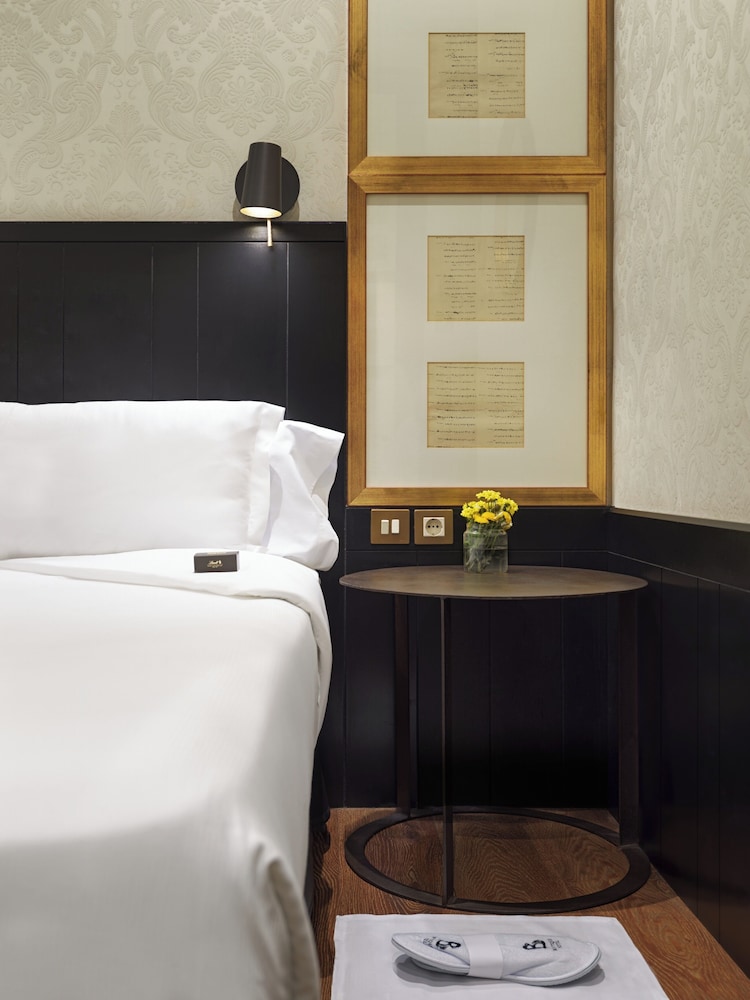 H10 Catalunya Plaza Boutique Hotel — Hotel rooms in Barcelona, Catalonia