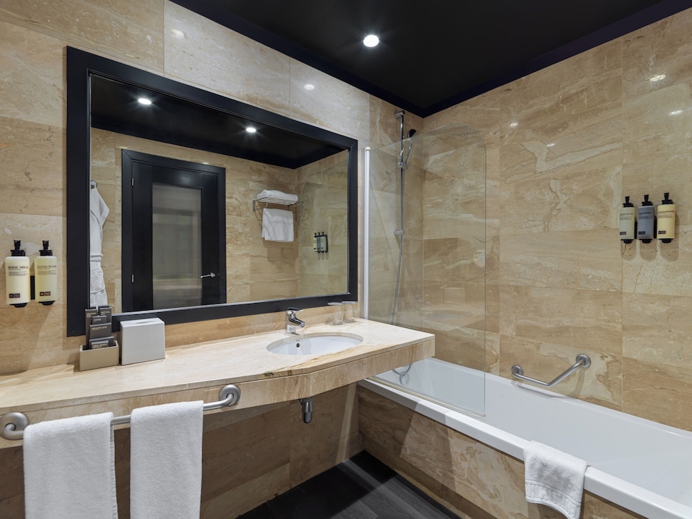 H10 Marina Barcelona — Hotel rooms in Barcelona, Catalonia