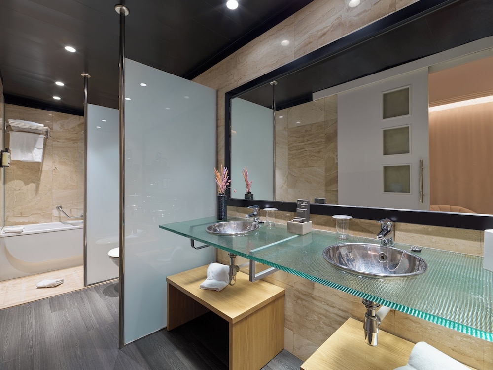 H10 Marina Barcelona — Hotel rooms in Barcelona, Catalonia