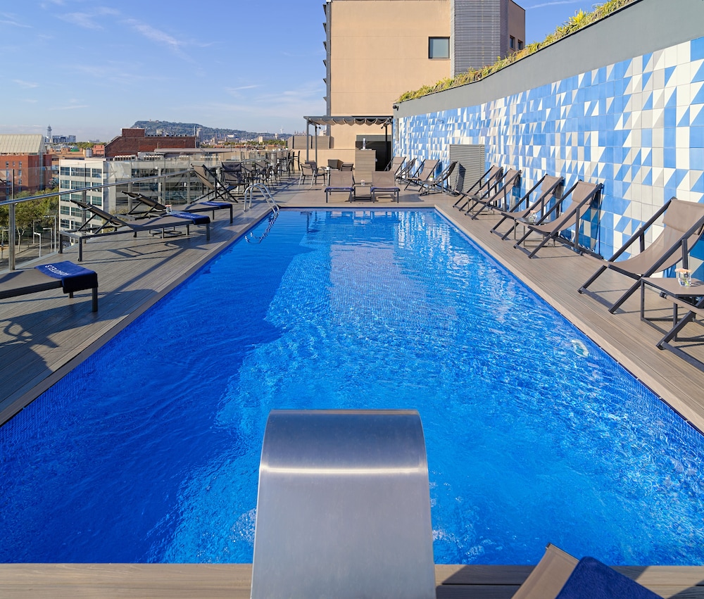 H10 Marina Barcelona — Swimming pool in Barcelona, Catalonia