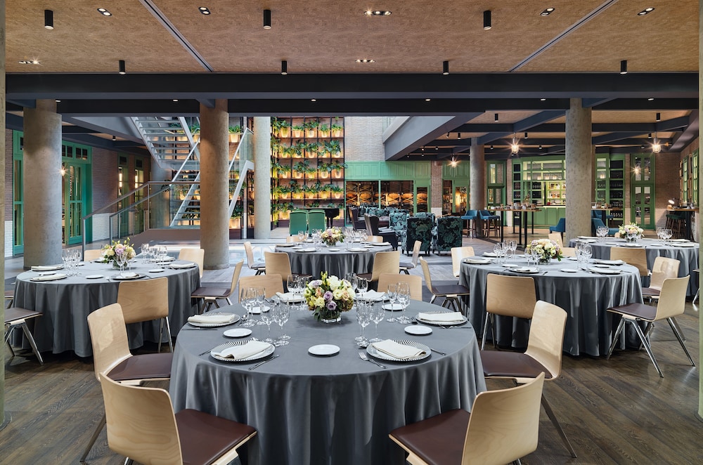 H10 Marina Barcelona — Restaurant & bars in Barcelona, Catalonia