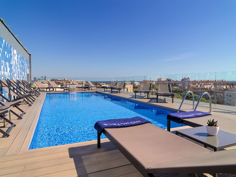 H10 Marina Barcelona — Swimming pool in Barcelona, Catalonia