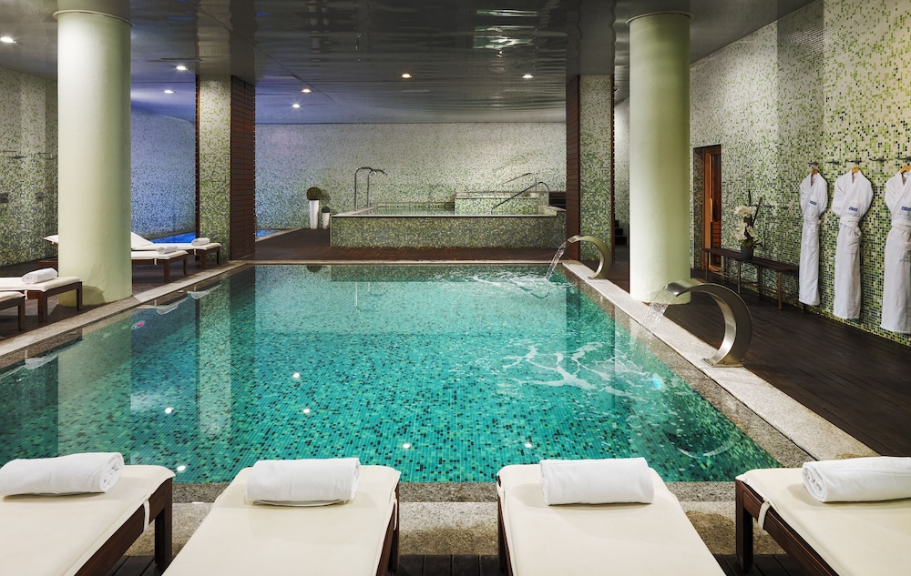 H10 Marina Barcelona — Swimming pool in Barcelona, Catalonia