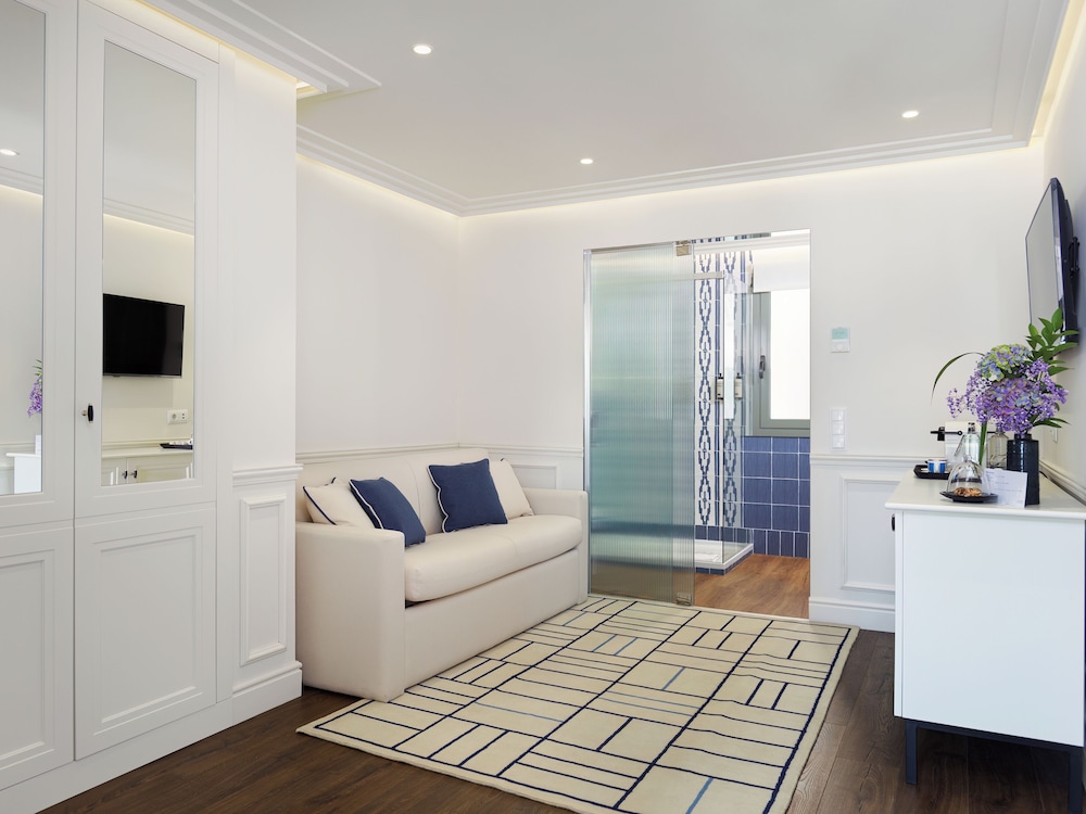 H10 Universitat Hotel — Hotel rooms in Barcelona, Catalonia