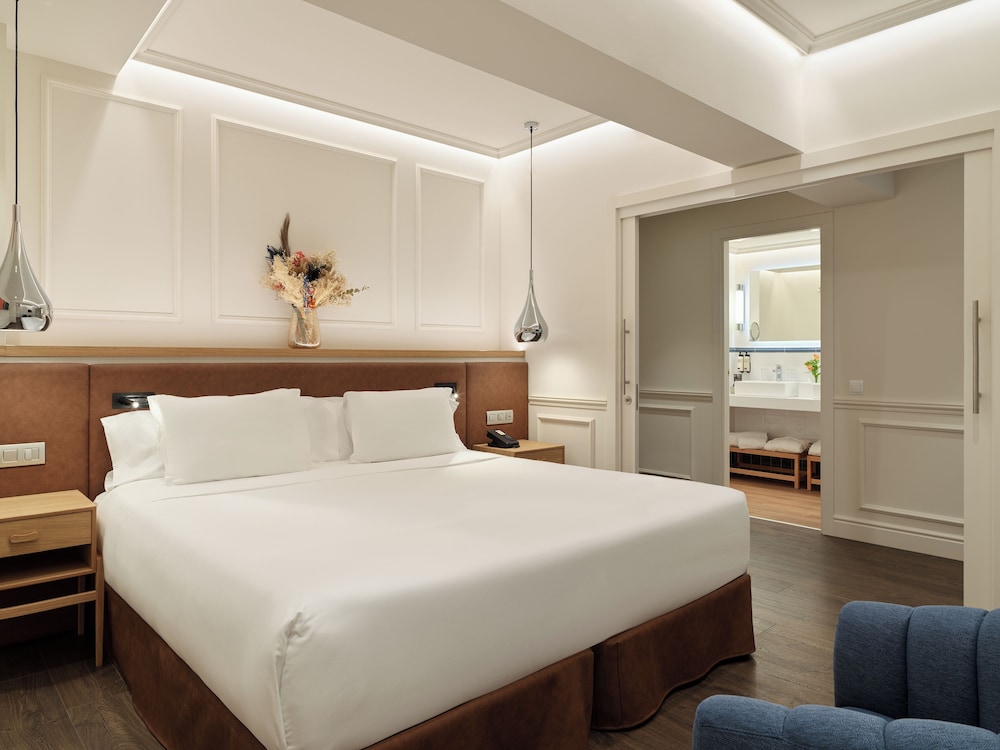 H10 Universitat Hotel — Hotel rooms in Barcelona, Catalonia