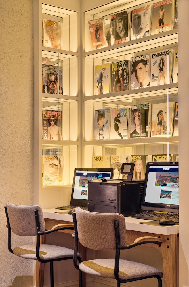 H10 Universitat Hotel — Hotel building in Barcelona, Catalonia