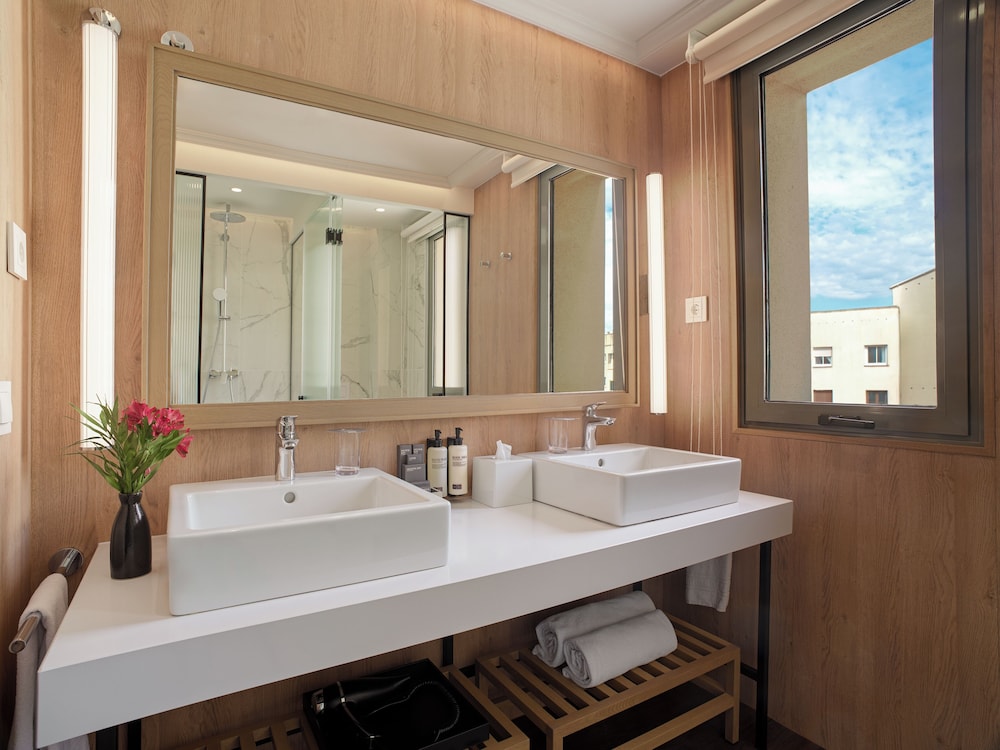 H10 Universitat Hotel — Hotel rooms in Barcelona, Catalonia