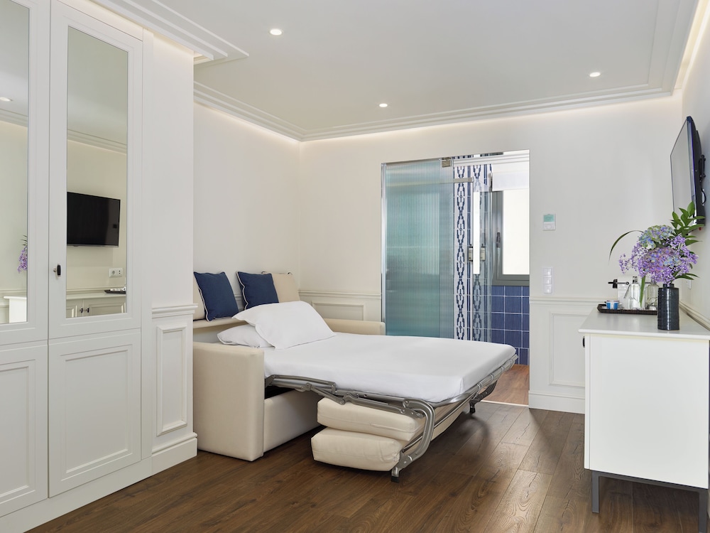 H10 Universitat Hotel — Hotel rooms in Barcelona, Catalonia